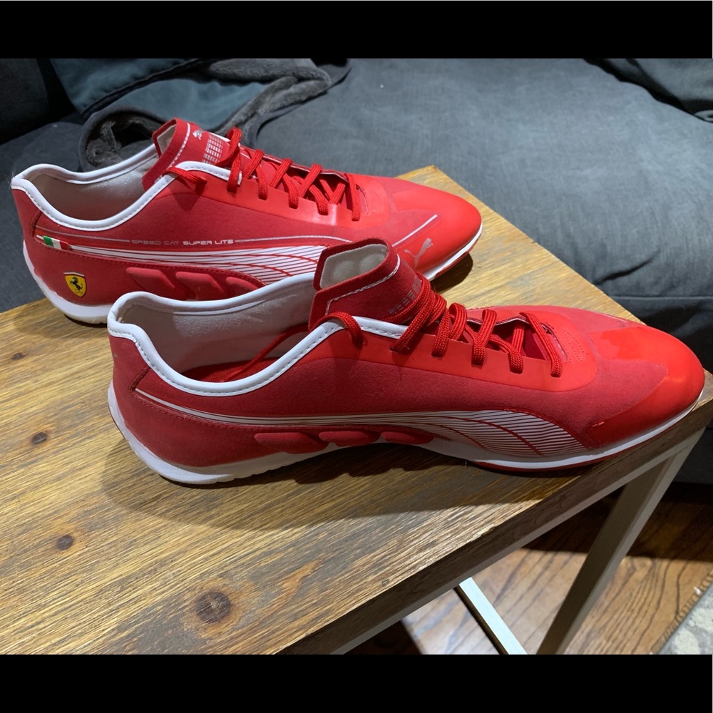 Puma Speed Cat Super Lite (Red). Ferrari.